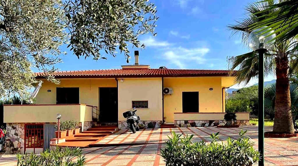 Casanonnavittoria Bed & Breakfast แตร์ราซีนี ภายนอก รูปภาพ